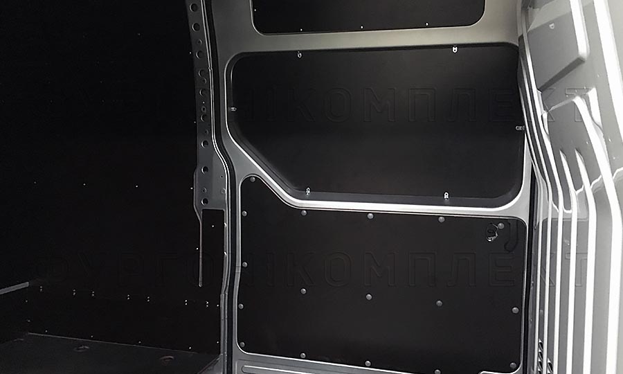 Обшивка фургона Iveco Daily L4H3: Боковая дверь и стены