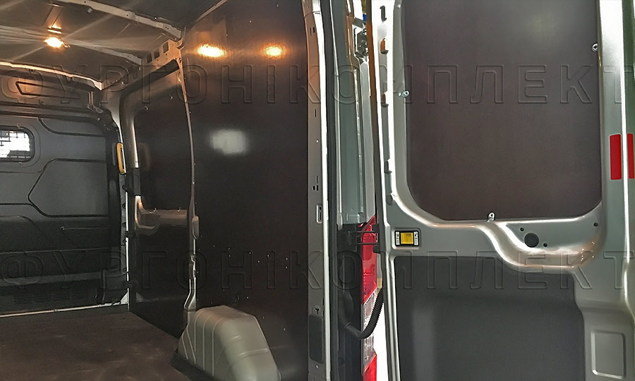 Обшивка фургона Ford Transit L2H2: Двери, стены и пол