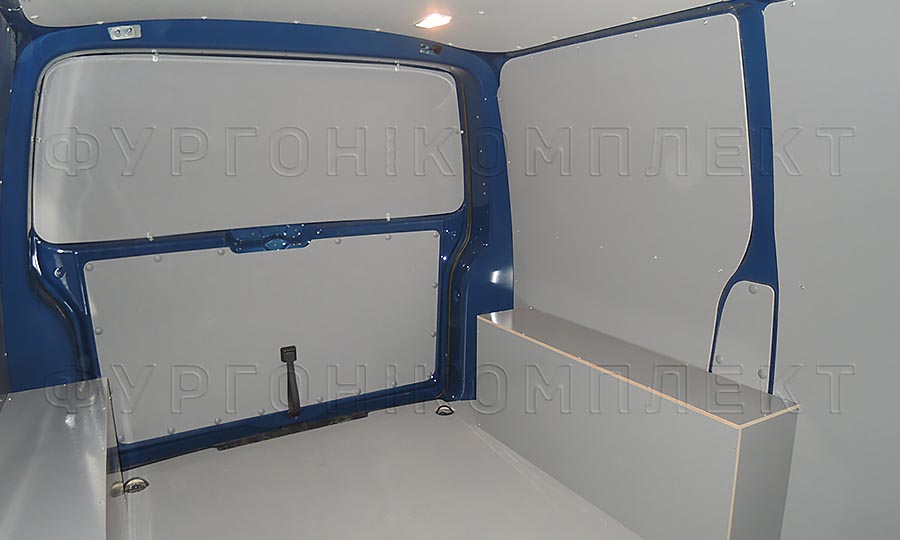 Обшивка фургона Volkswagen Transporter L1H1: Пол, стены, арки и задняя дверь