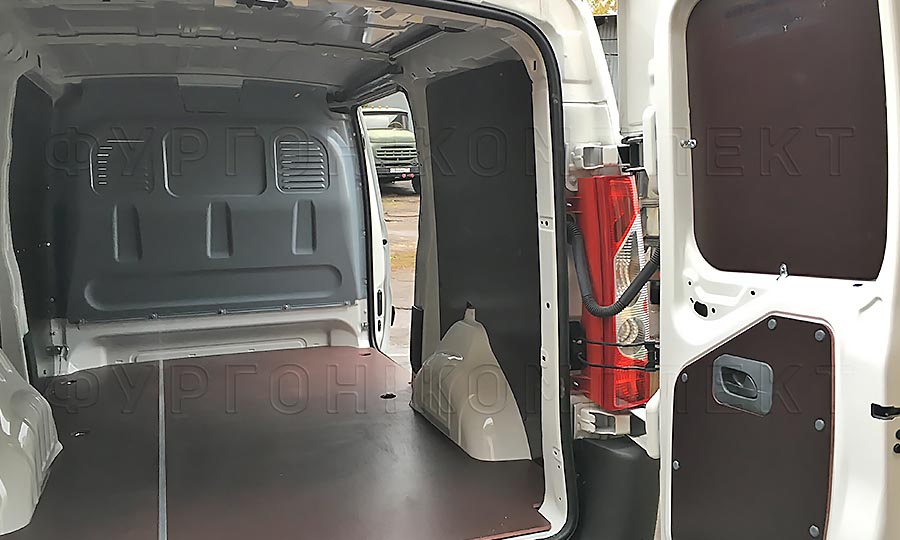 Обшивка фургона Fiat Scudo L1H1: Стены, пол и задние двери