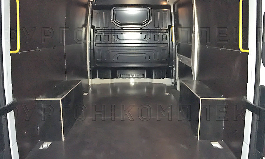 Обшивка фургона Volkswagen Crafter 2017 L3H2: Вид со стороны задних дверей