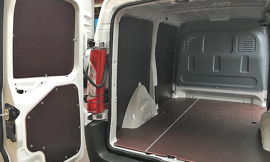 Обшивка фургона Peugeot Expert L1H1: Задние двери, стены и пол