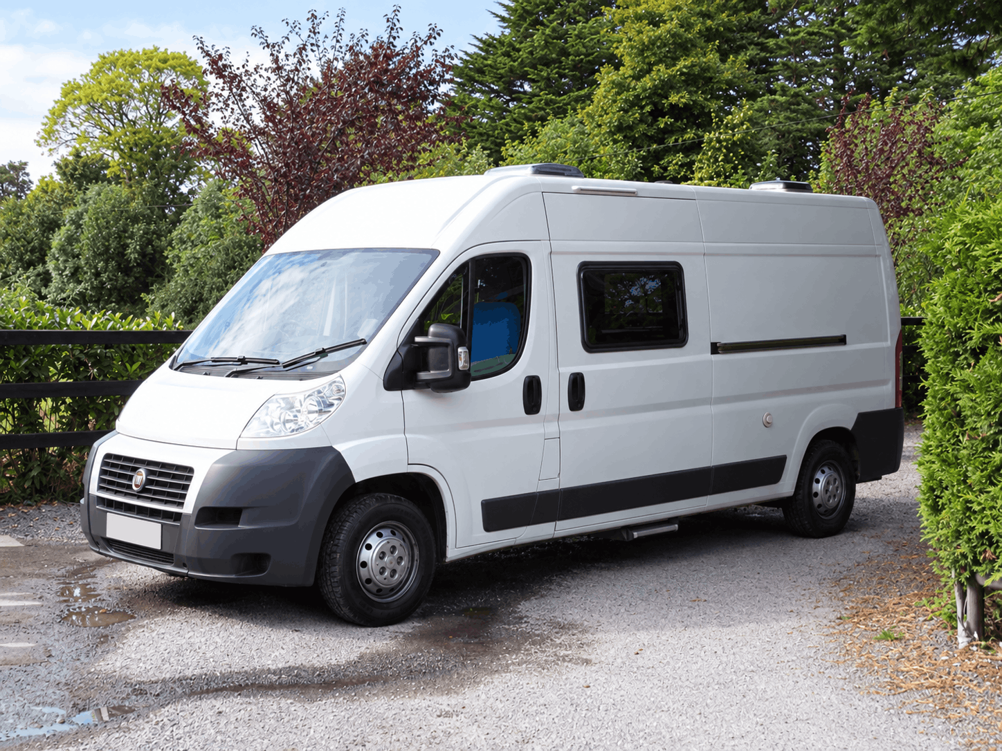 Fiat Ducato с врезанным в боковую дверь стеклом Fiat Ducato с врезанным в боковую дверь стеклом